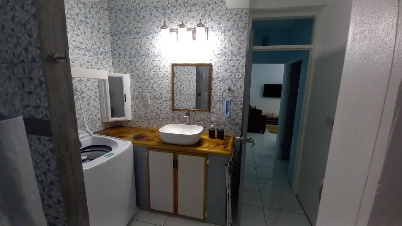 Cozy Vacation Retreat With Free Parking Lägenhet Roseau Exteriör bild