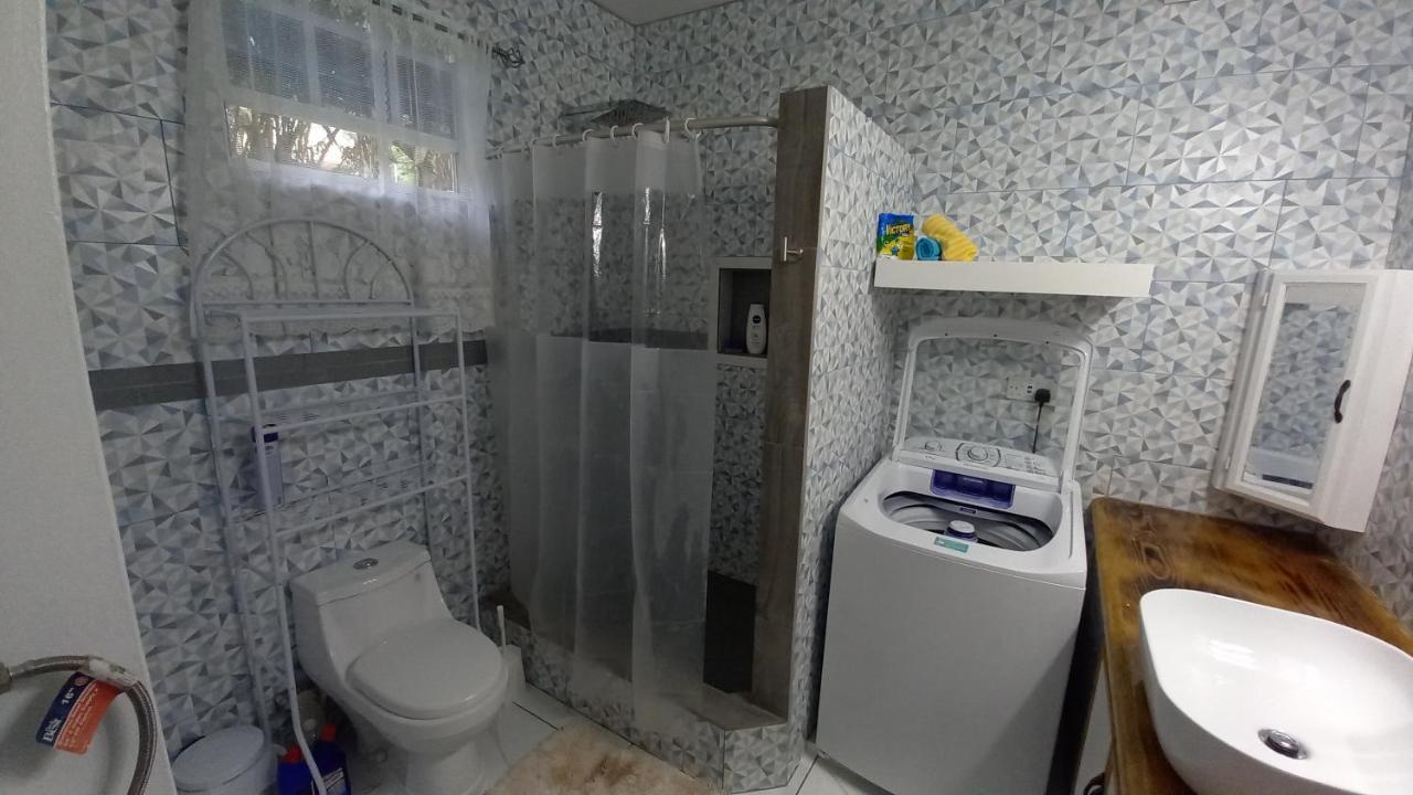 Cozy Vacation Retreat With Free Parking Lägenhet Roseau Exteriör bild